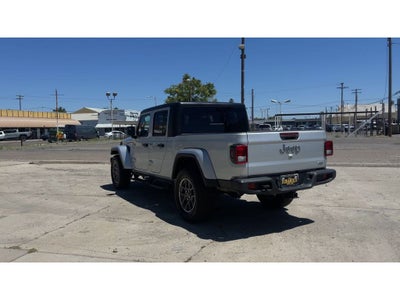 2022 Jeep Gladiator Overland