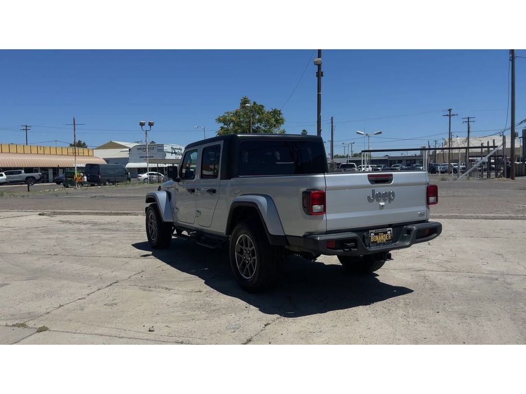 2022 Jeep Gladiator Overland