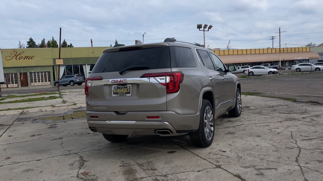 2022 GMC Acadia Denali