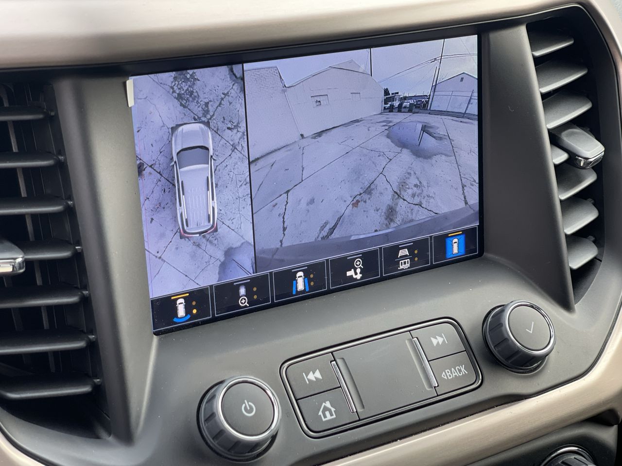 2022 GMC Acadia Denali