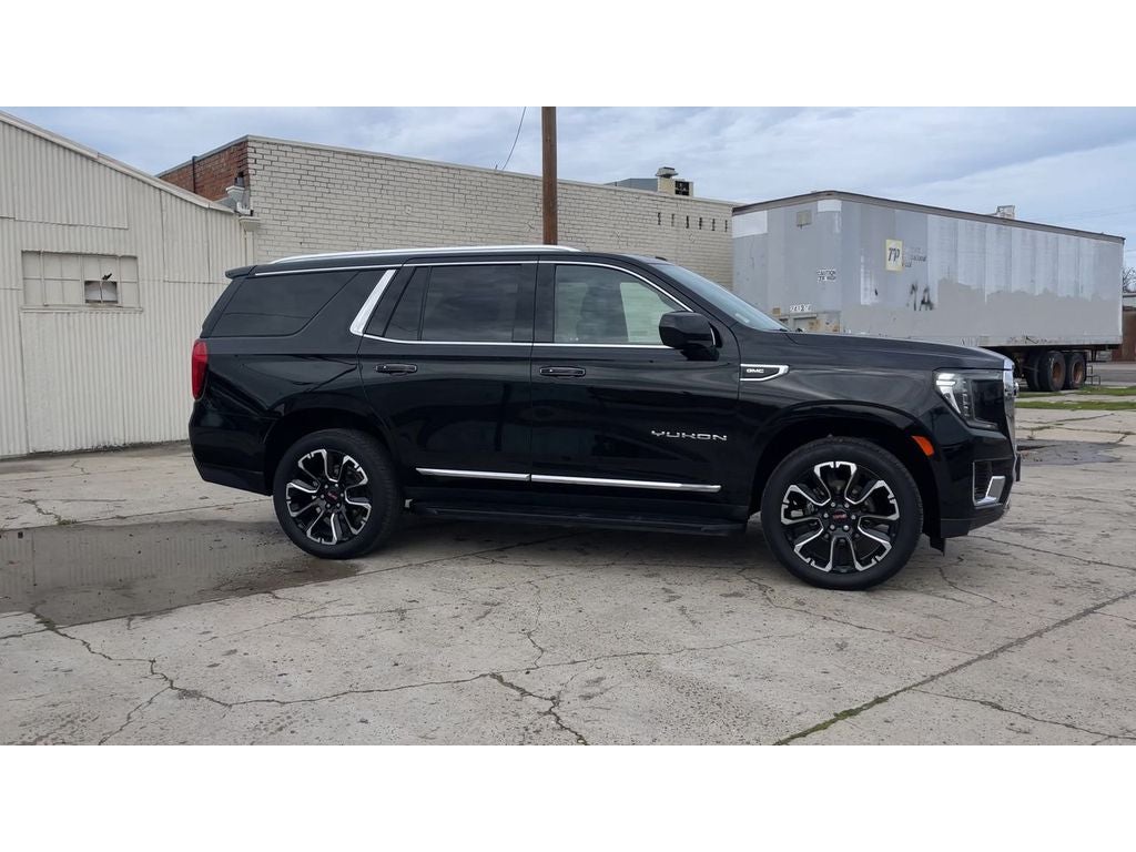 2023 GMC Yukon SLT