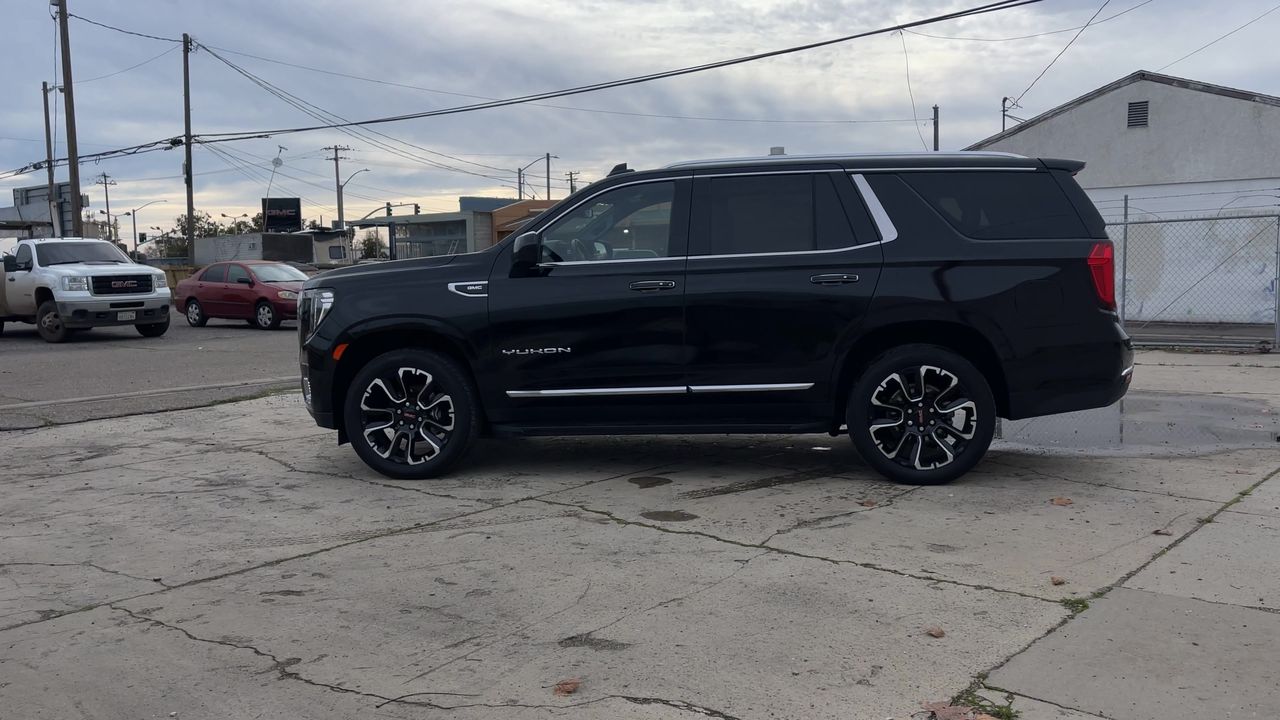 2023 GMC Yukon SLT