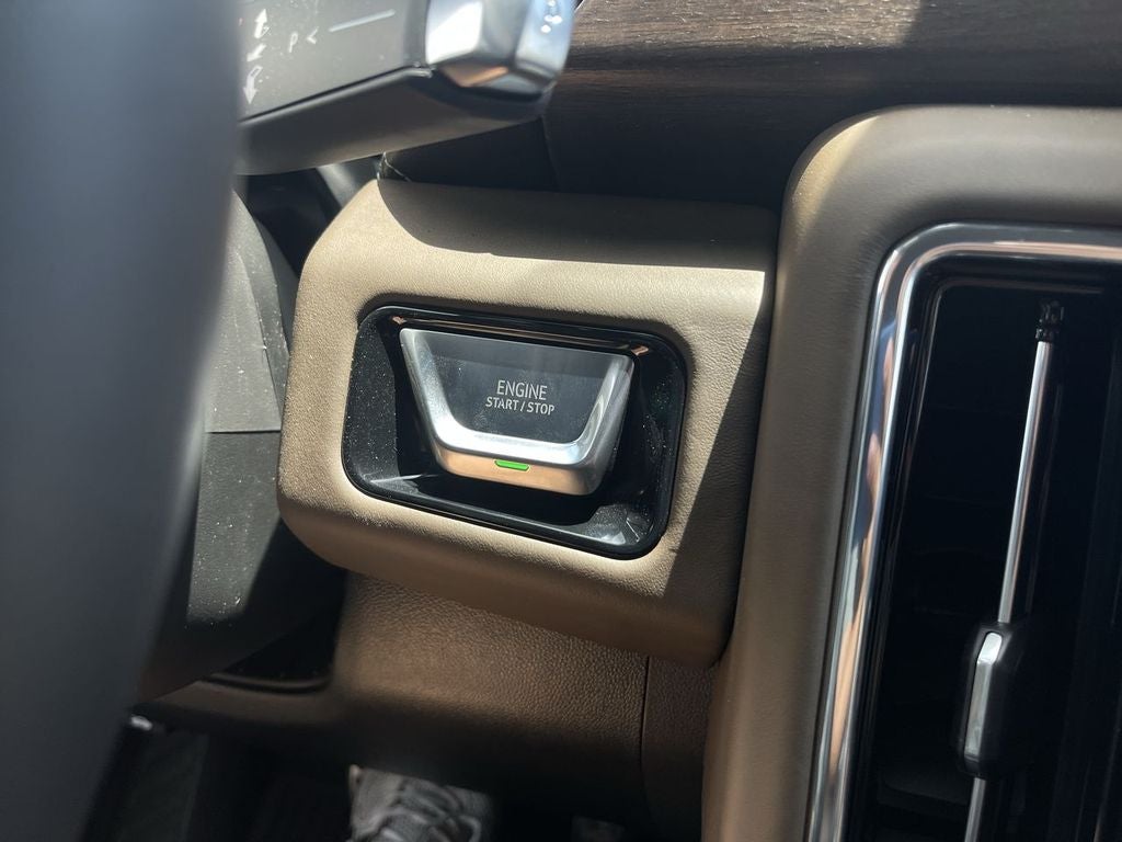 2026 GMC Yukon XL Denali Ultimate - Photo 17