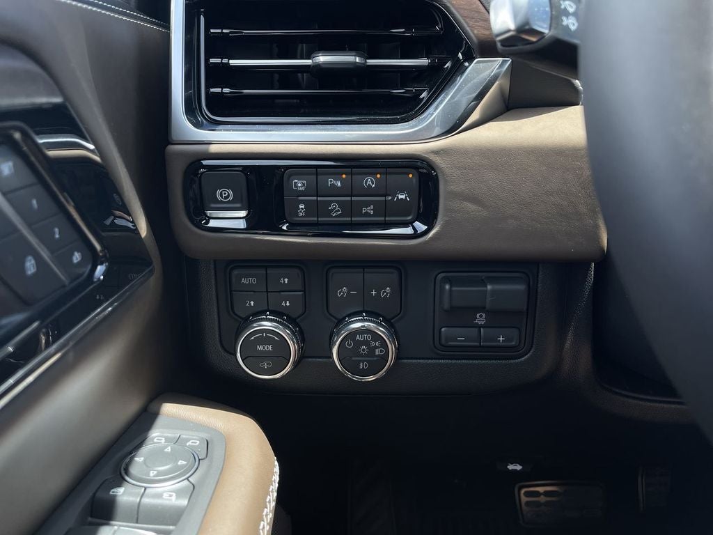 2026 GMC Yukon XL Denali Ultimate - Photo 18