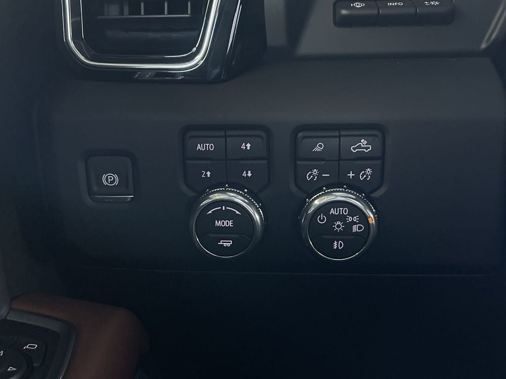 2026 GMC Sierra 3500 HD Denali Ultimate DRW