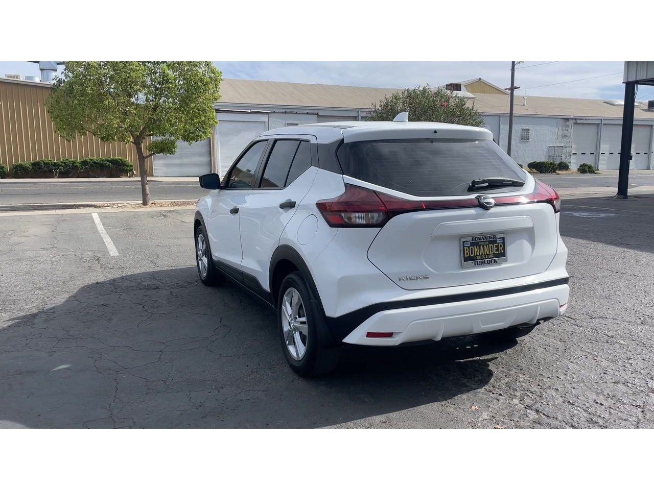 2023 Nissan Kicks S Xtronic CVT