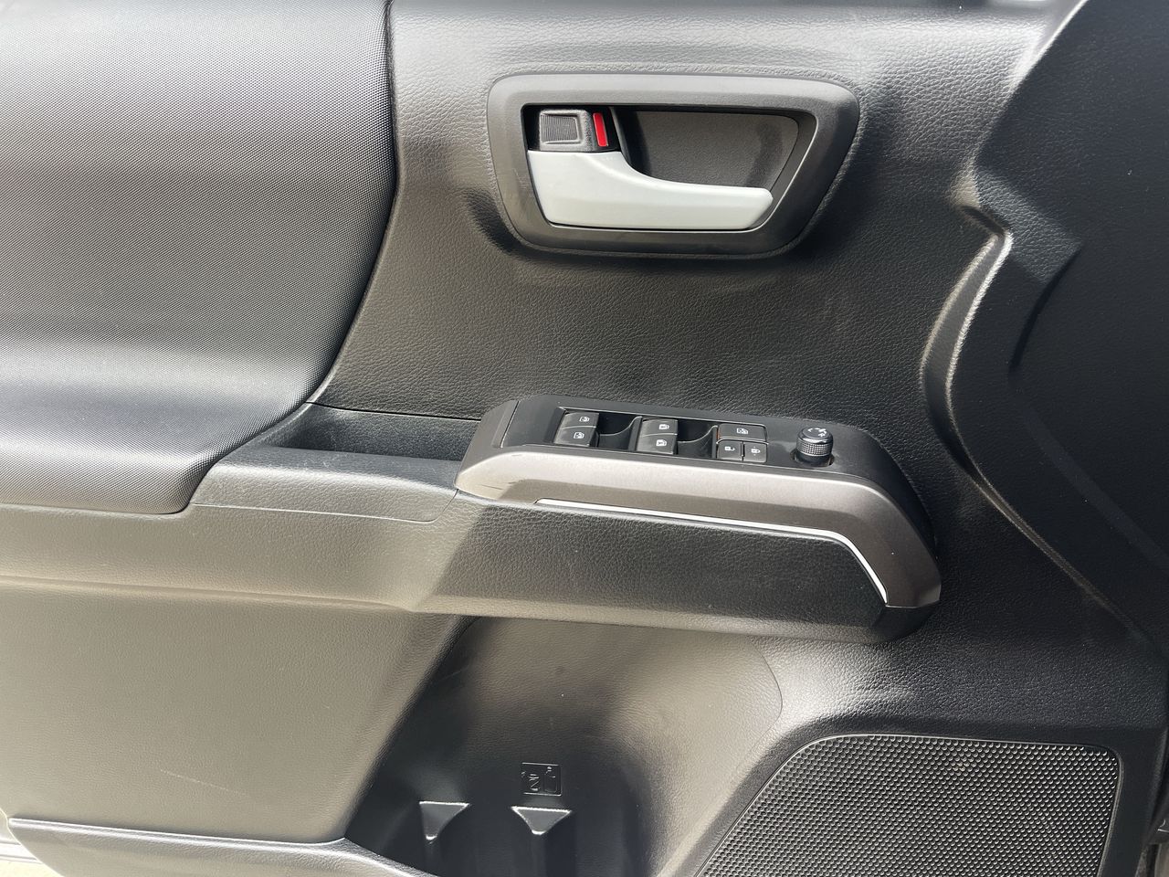 2022 Toyota Tacoma 4WD SR5