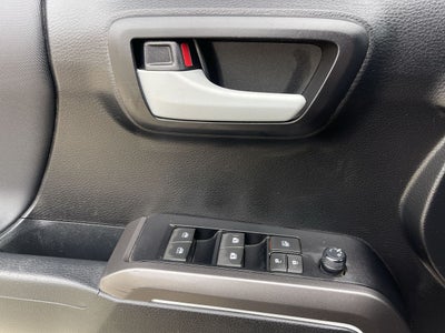 2022 Toyota Tacoma 4WD SR5