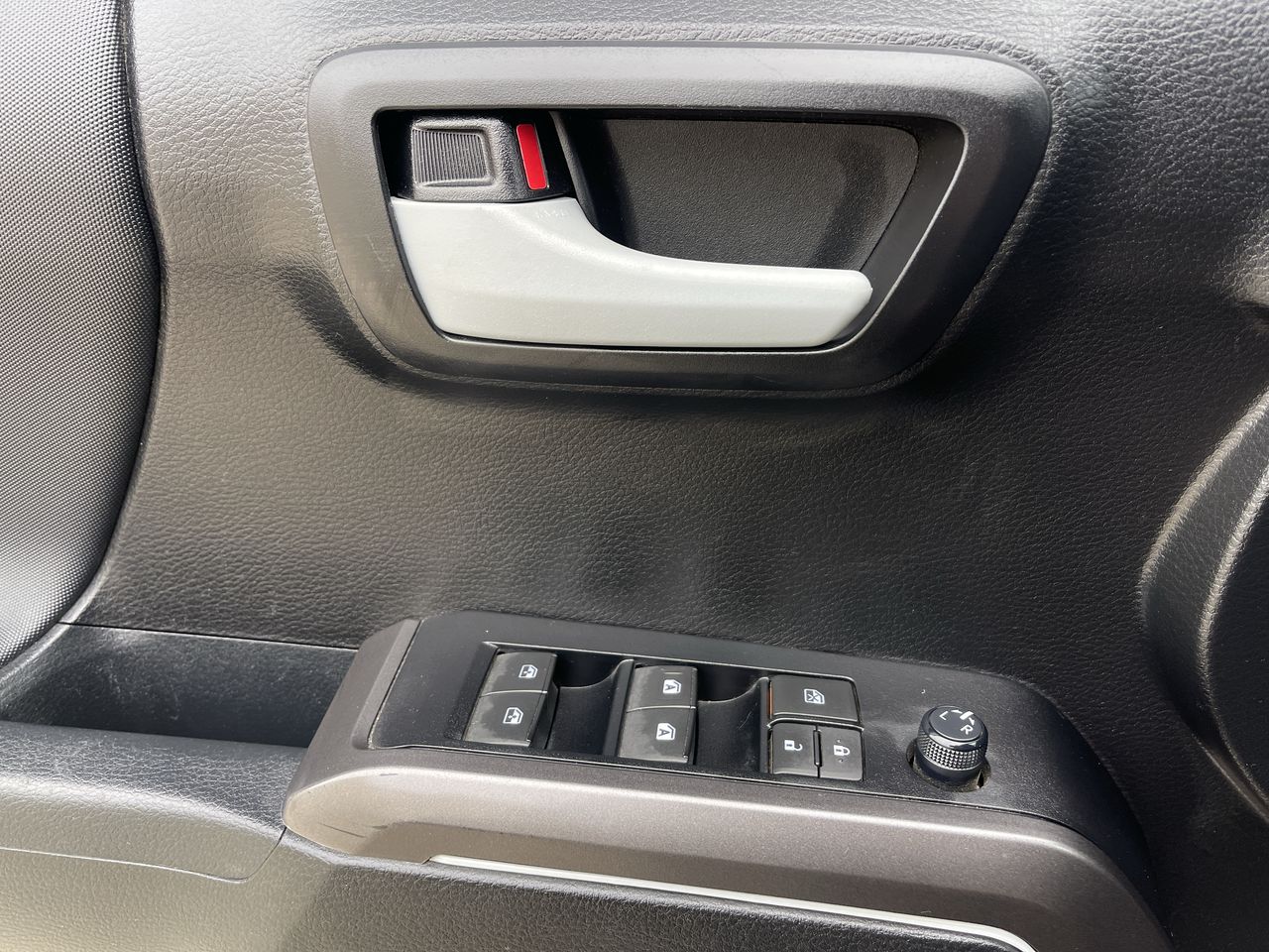 2022 Toyota Tacoma 4WD SR5