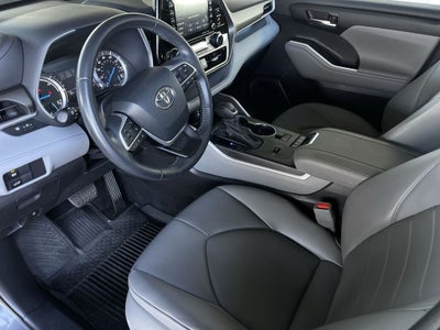 2022 Toyota Highlander Hybrid XLE