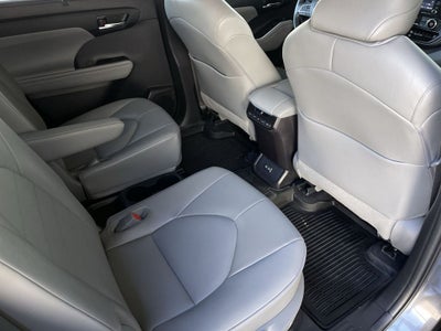 2022 Toyota Highlander Hybrid XLE