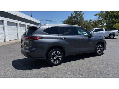 2022 Toyota Highlander Hybrid XLE