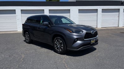 2022 Toyota Highlander Hybrid XLE