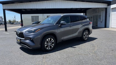 2022 Toyota Highlander Hybrid XLE