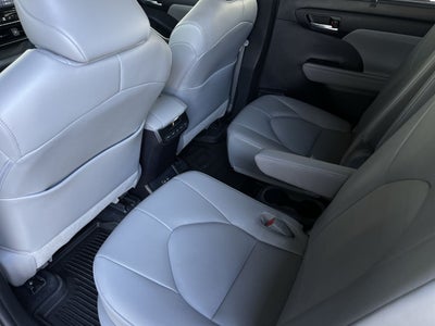 2022 Toyota Highlander Hybrid XLE