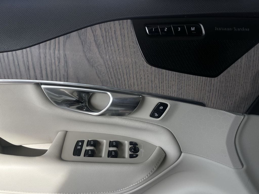 2023 Volvo XC90 Plus