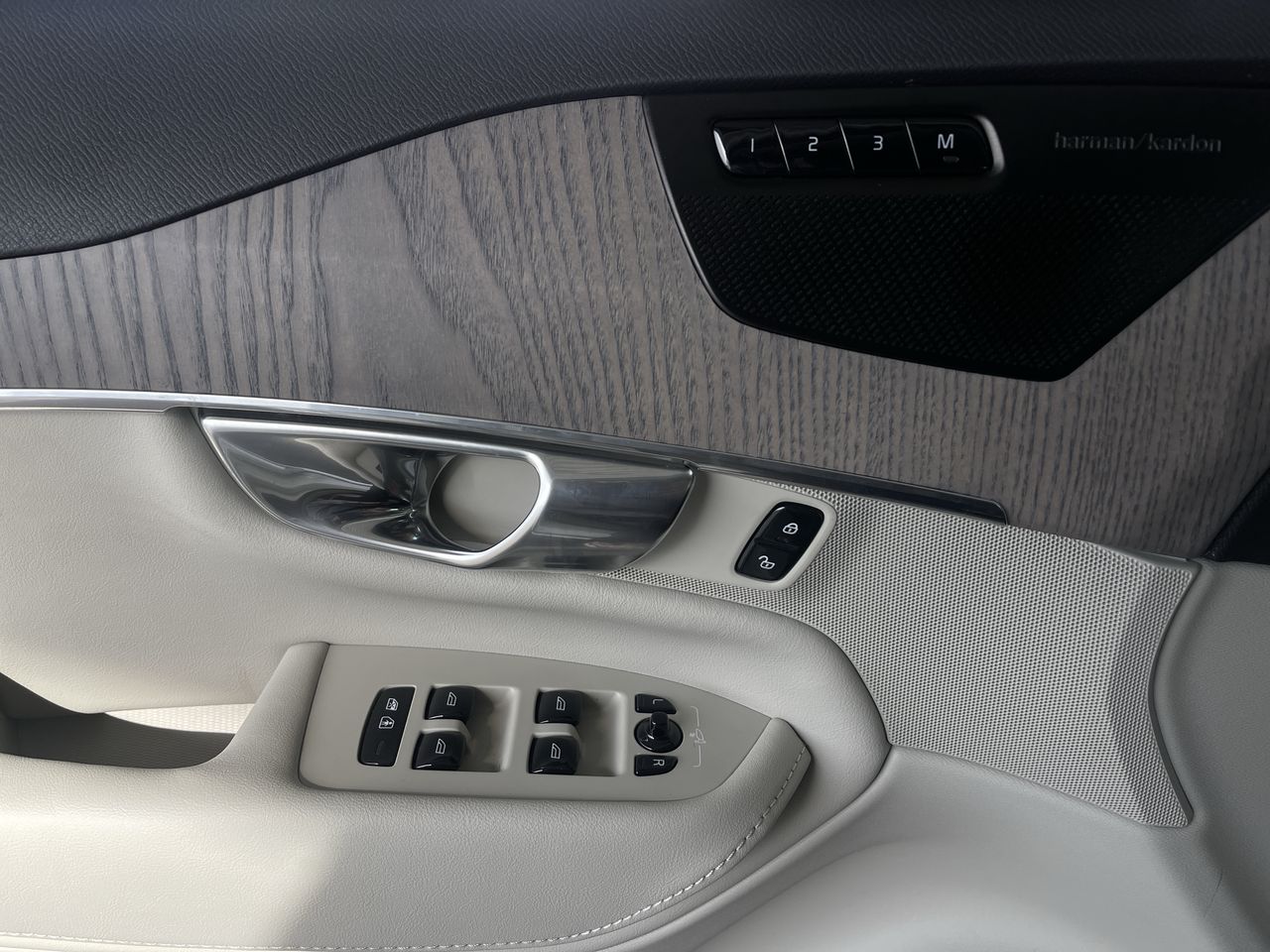 2023 Volvo XC90 Plus