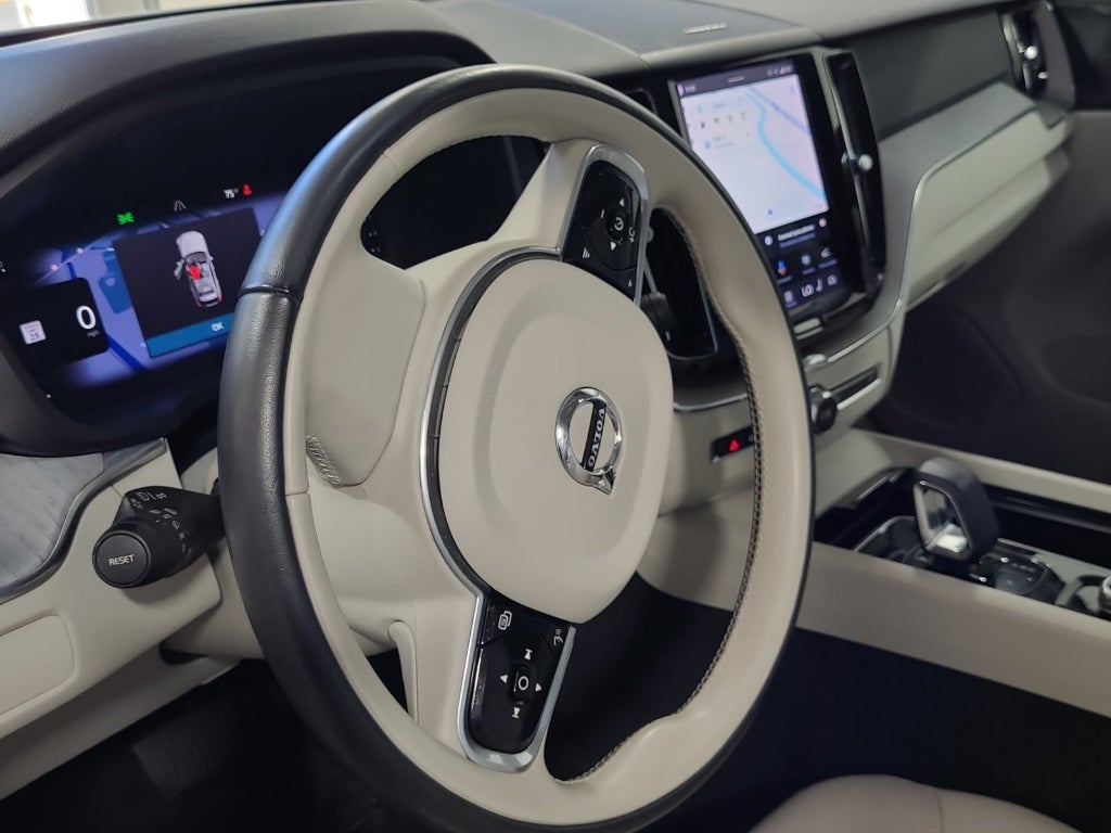 2023 Volvo XC60 B5 Plus Bright Theme