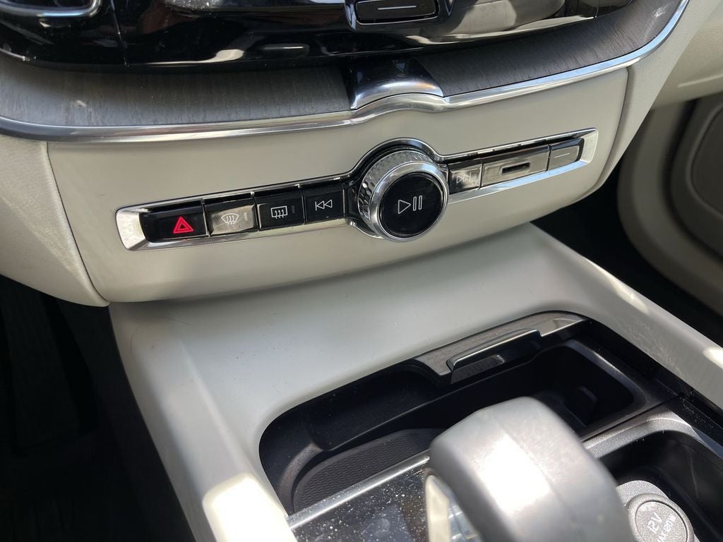 2023 Volvo XC60 B5 Plus Bright Theme