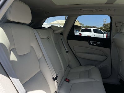 2023 Volvo XC60 B5 Plus Bright Theme
