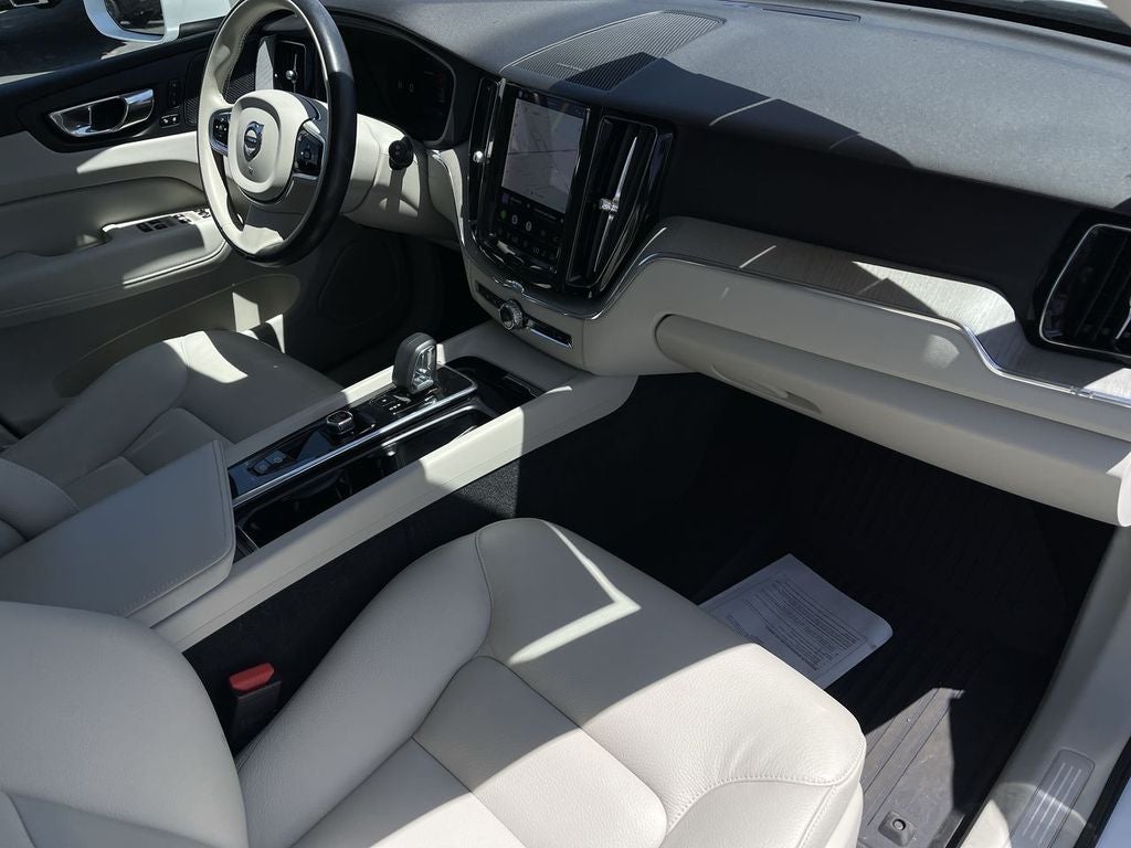2023 Volvo XC60 B5 Plus Bright Theme